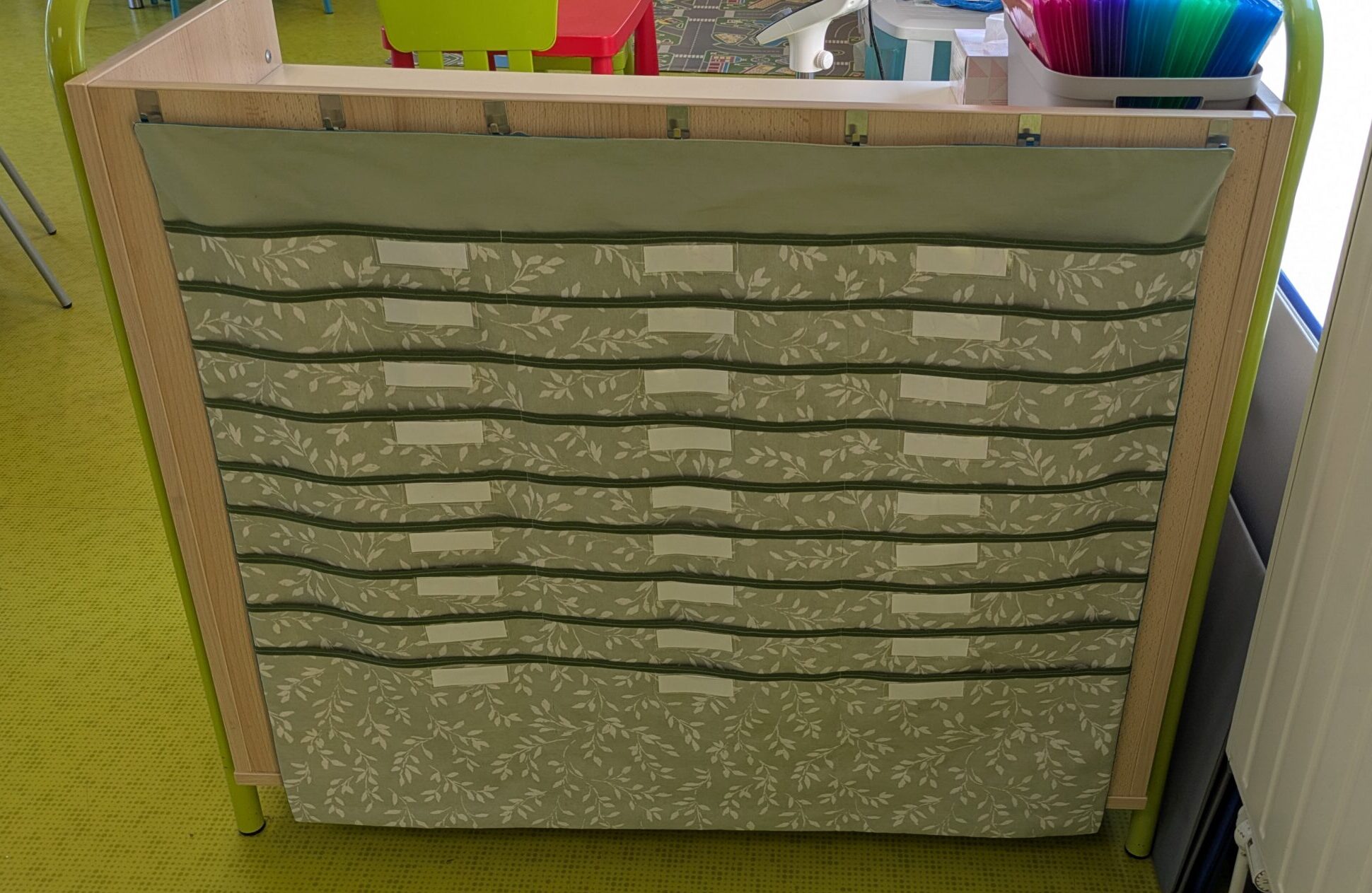 Une murale à pochettes sur mesure
